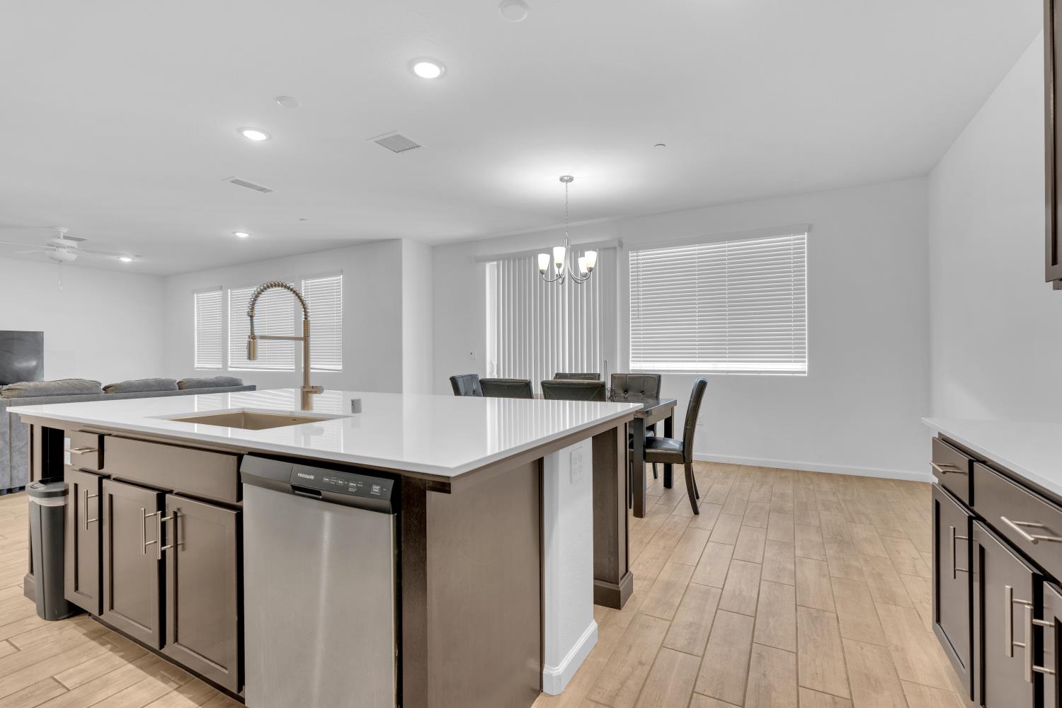 6654 E Carmen Ave, Fresno, CA 93727