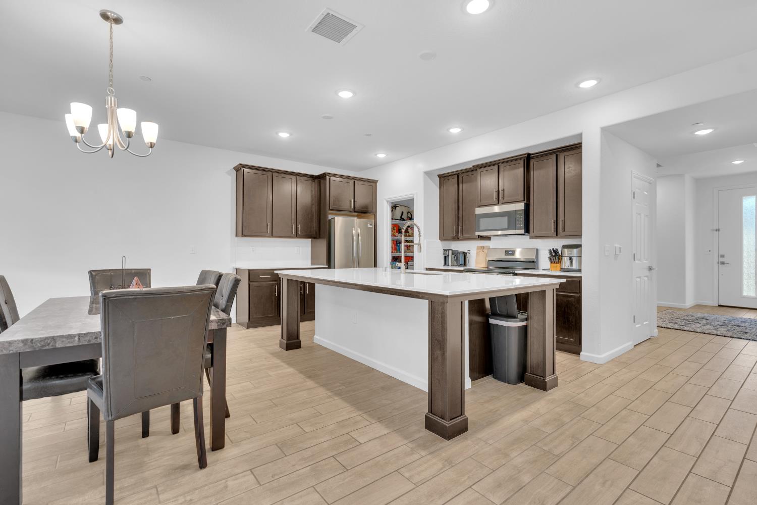 6654 E Carmen Ave, Fresno, CA 93727