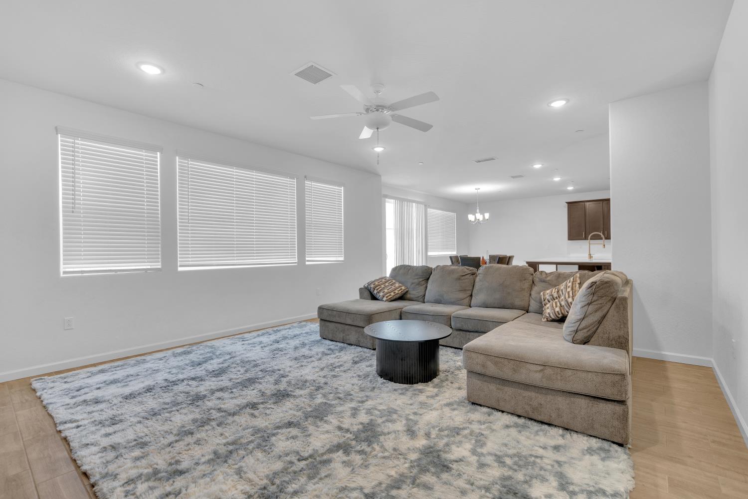 6654 E Carmen Ave, Fresno, CA 93727
