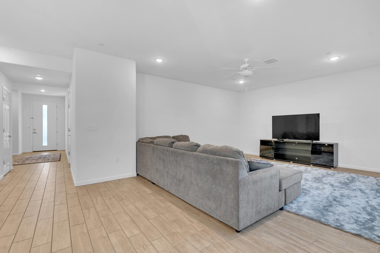 6654 E Carmen Ave, Fresno, CA 93727