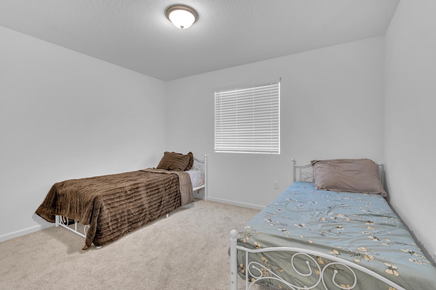 6654 E Carmen Ave, Fresno, CA 93727