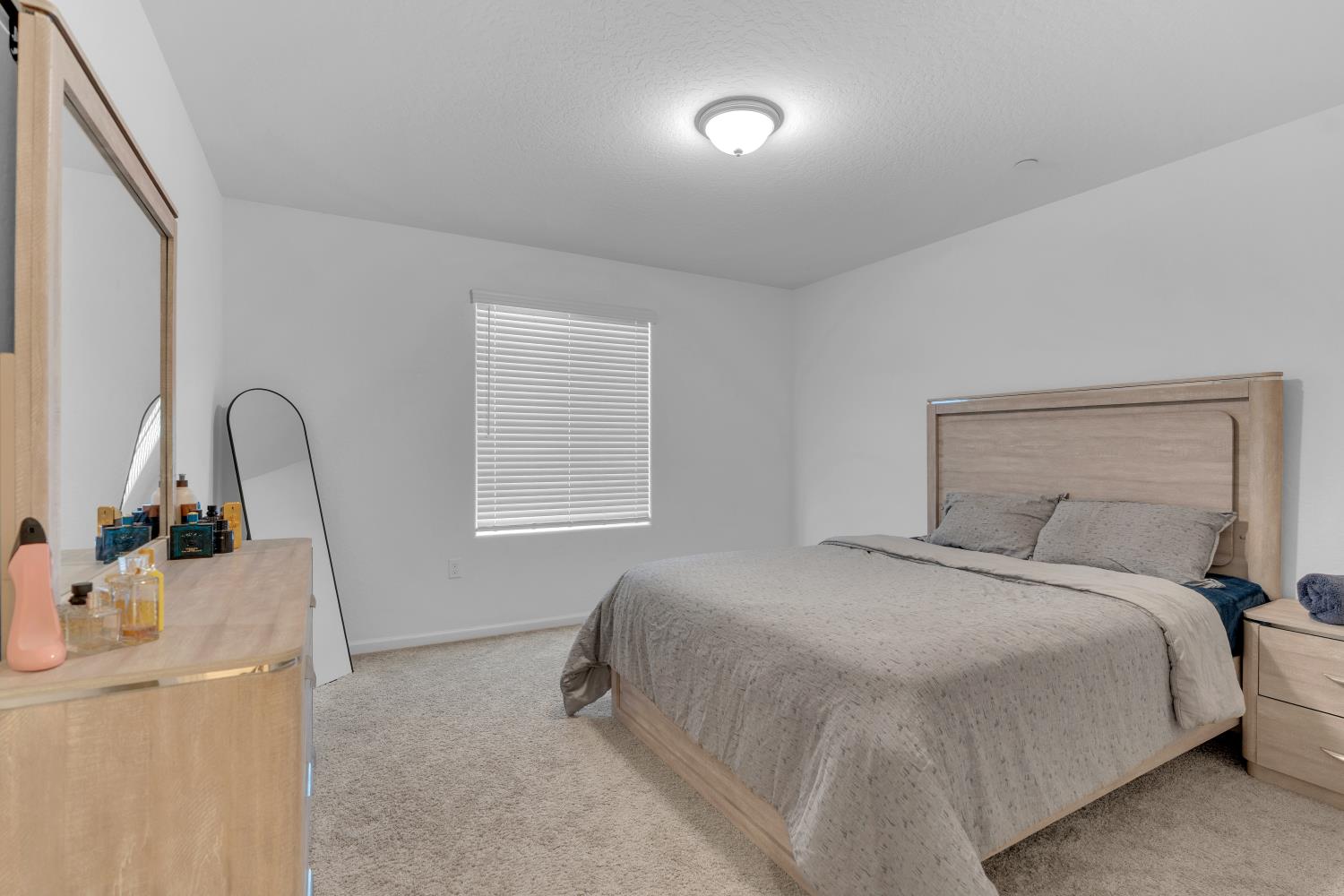6654 E Carmen Ave, Fresno, CA 93727
