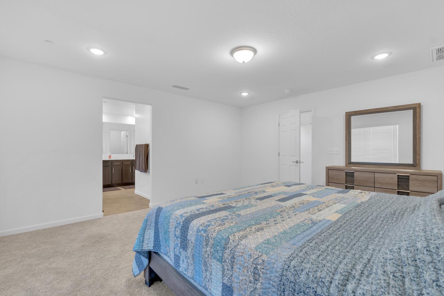 6654 E Carmen Ave, Fresno, CA 93727