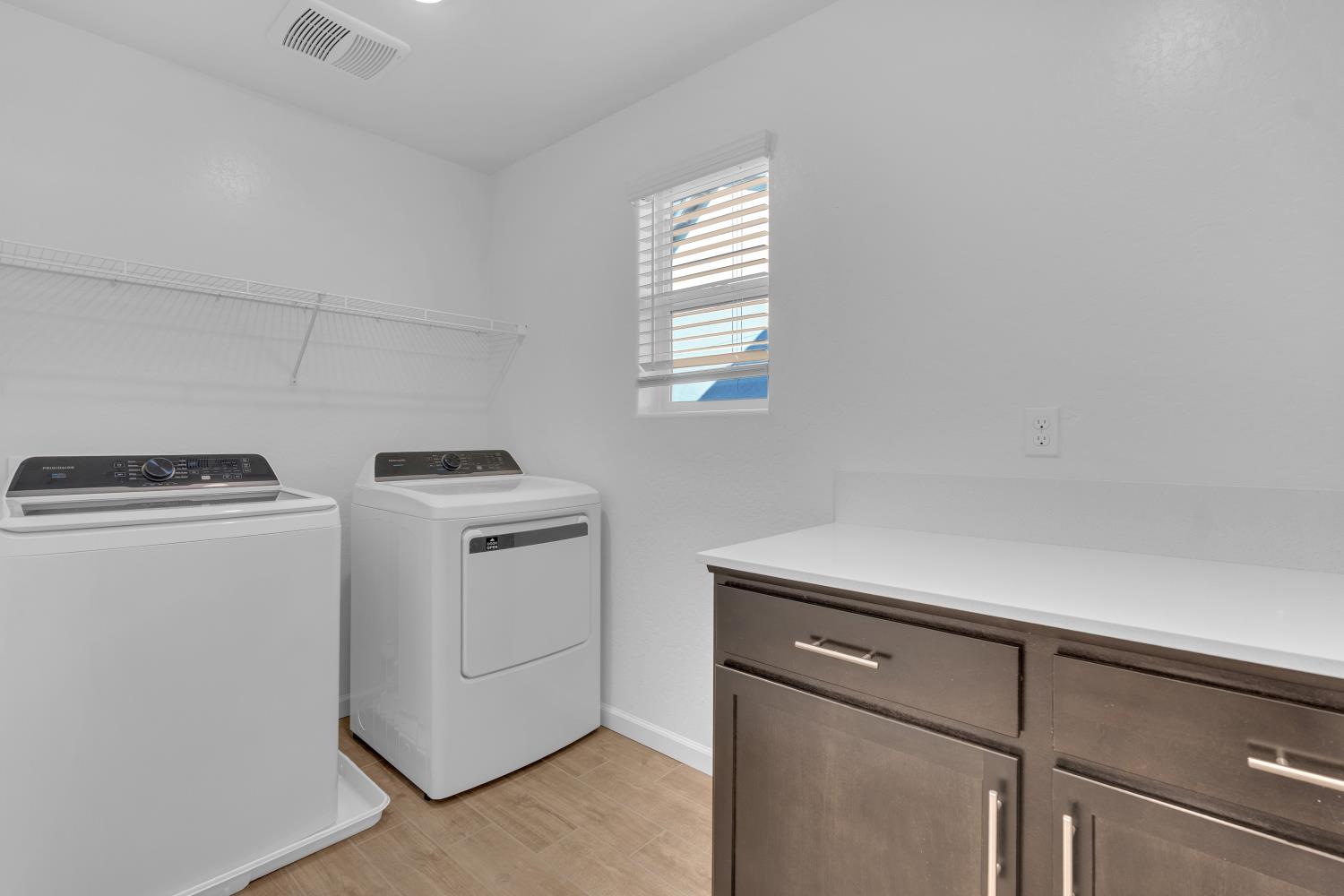 6654 E Carmen Ave, Fresno, CA 93727