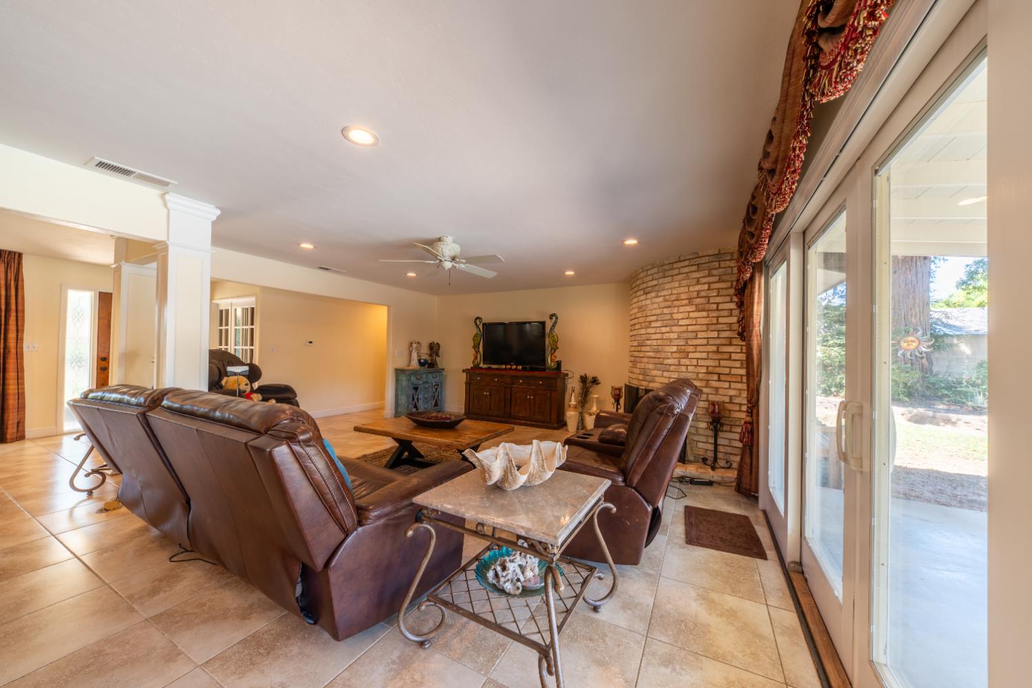 1626 W Mesa Ave, Fresno, CA 93711
