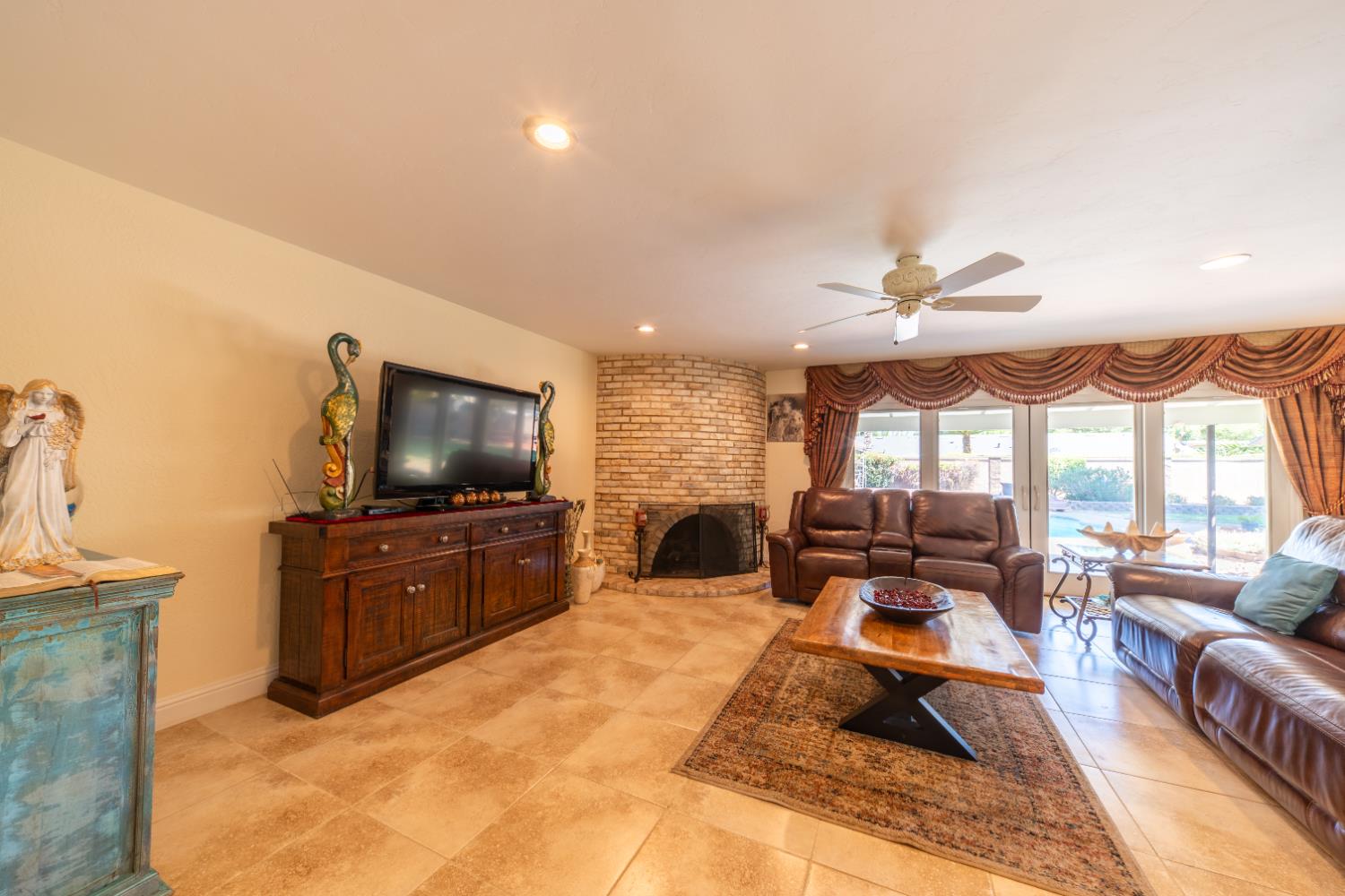 1626 W Mesa Ave, Fresno, CA 93711