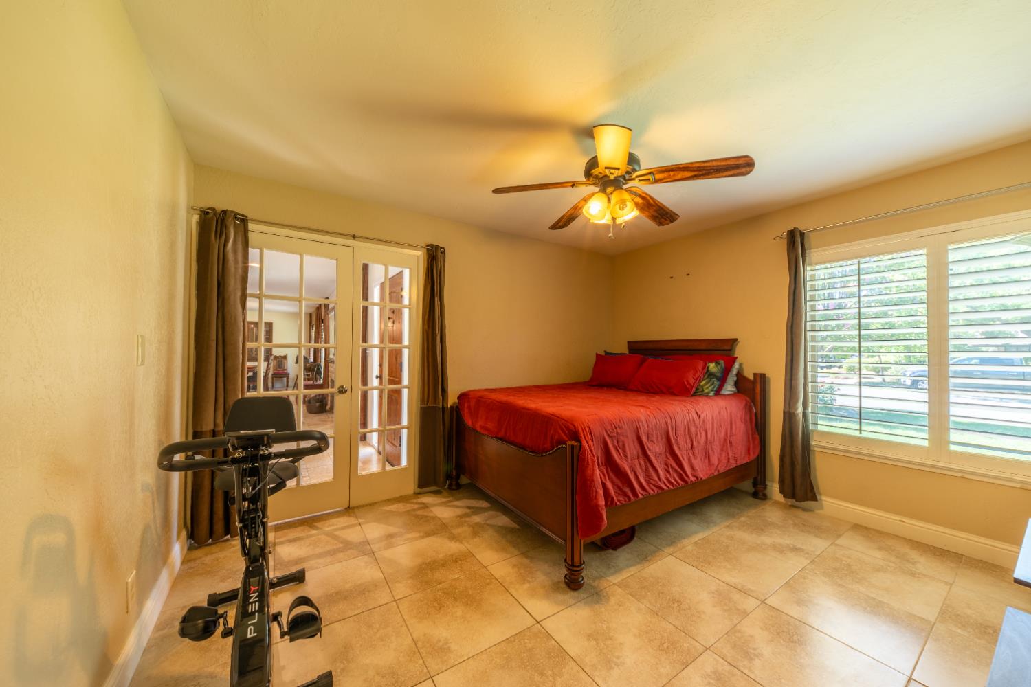 1626 W Mesa Ave, Fresno, CA 93711