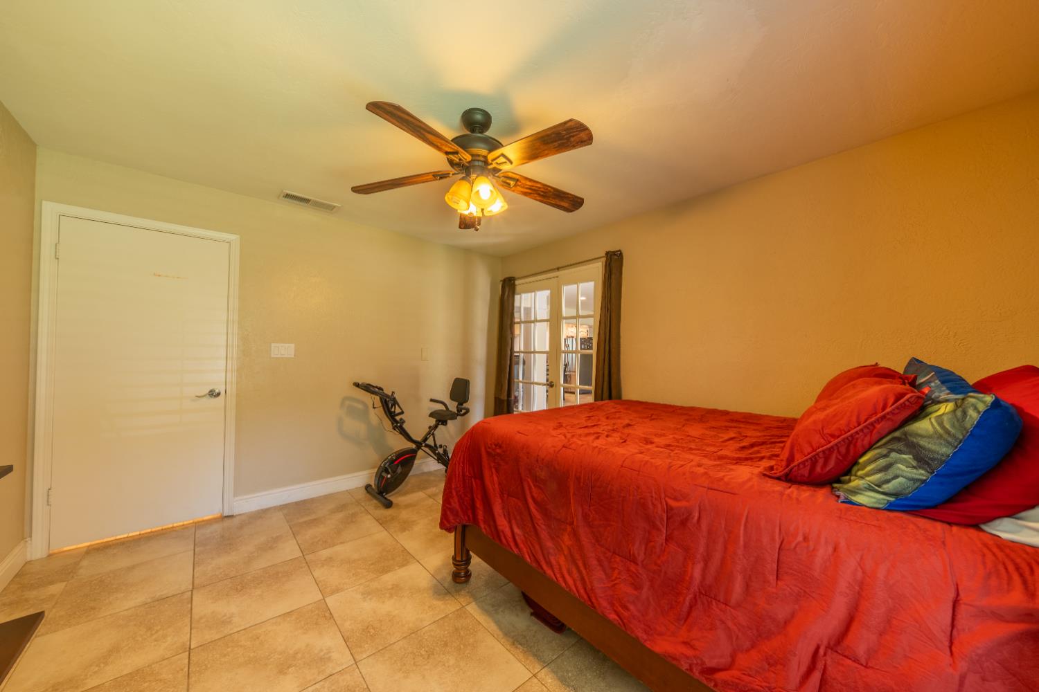 1626 W Mesa Ave, Fresno, CA 93711