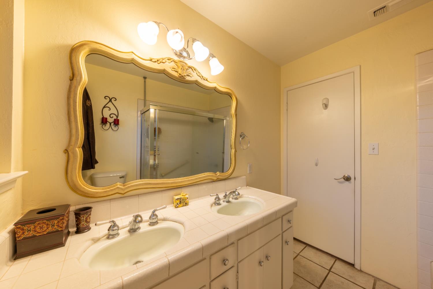 1626 W Mesa Ave, Fresno, CA 93711