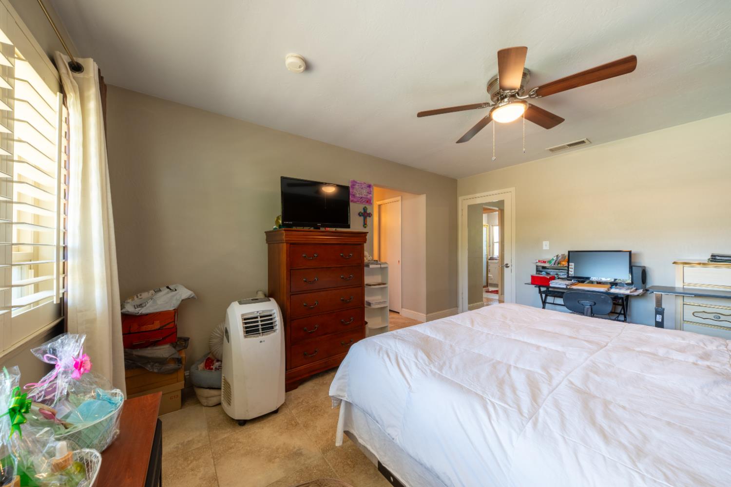1626 W Mesa Ave, Fresno, CA 93711