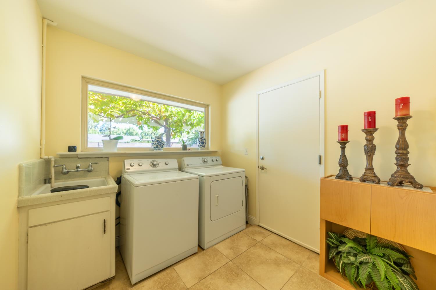 1626 W Mesa Ave, Fresno, CA 93711