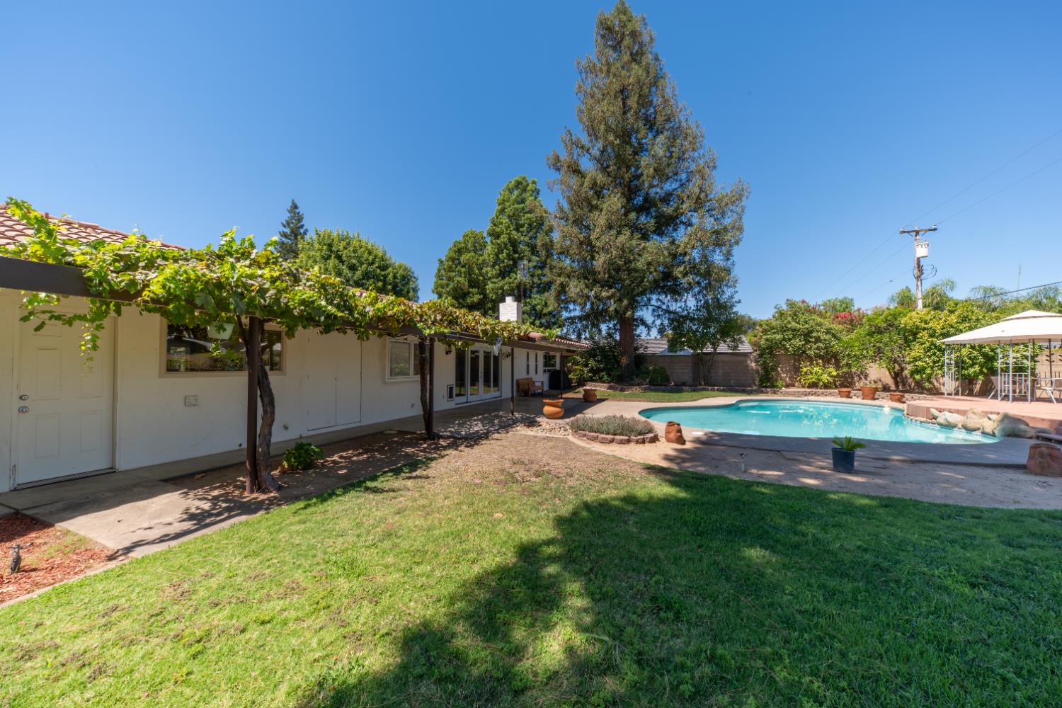 1626 W Mesa Ave, Fresno, CA 93711