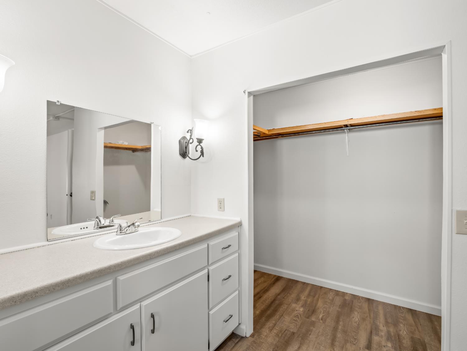221 W Herndon Ave #184, Fresno, CA 93650