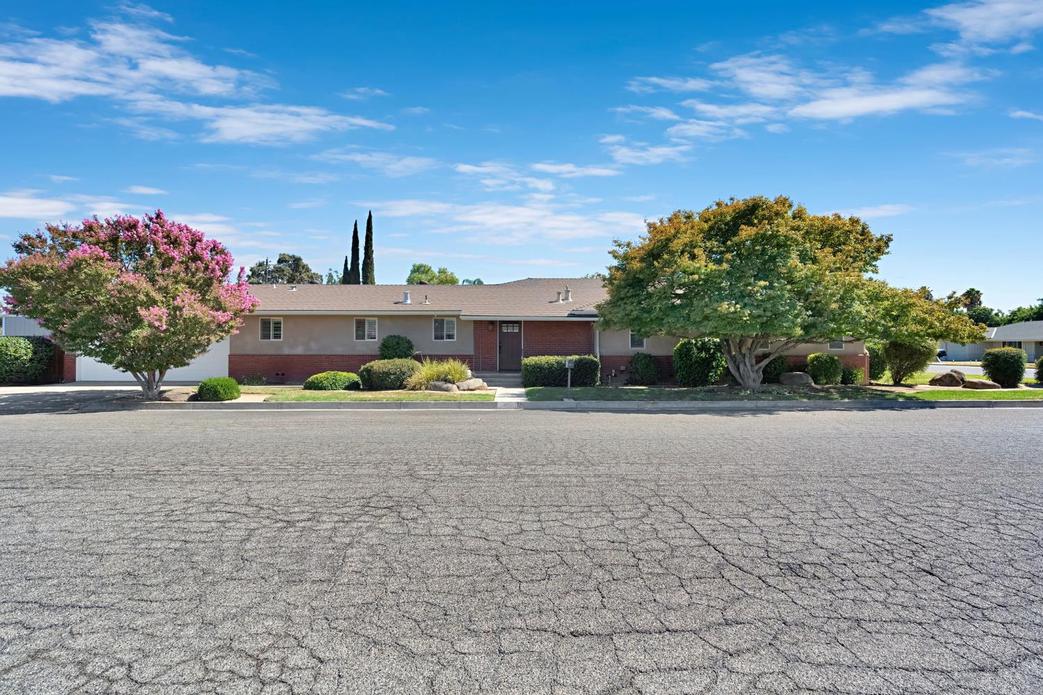 2020 W 3Rd St, Madera, CA 93637