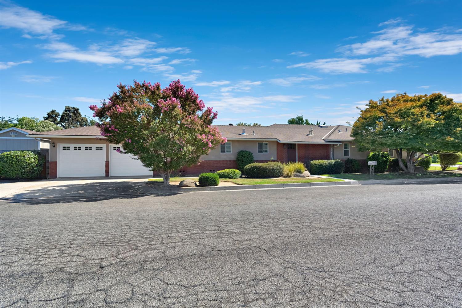 2020 W 3Rd St, Madera, CA 93637