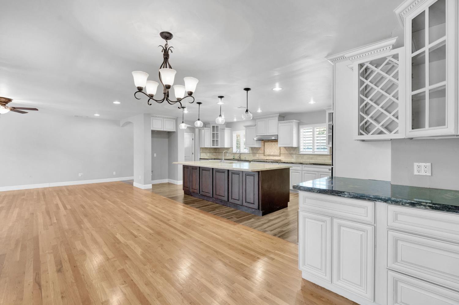 2020 W 3Rd St, Madera, CA 93637