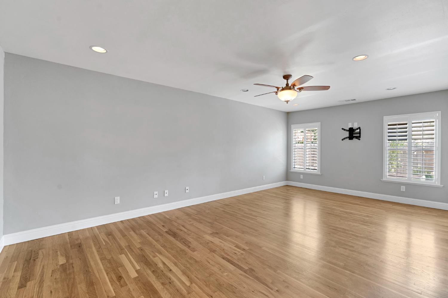 2020 W 3Rd St, Madera, CA 93637