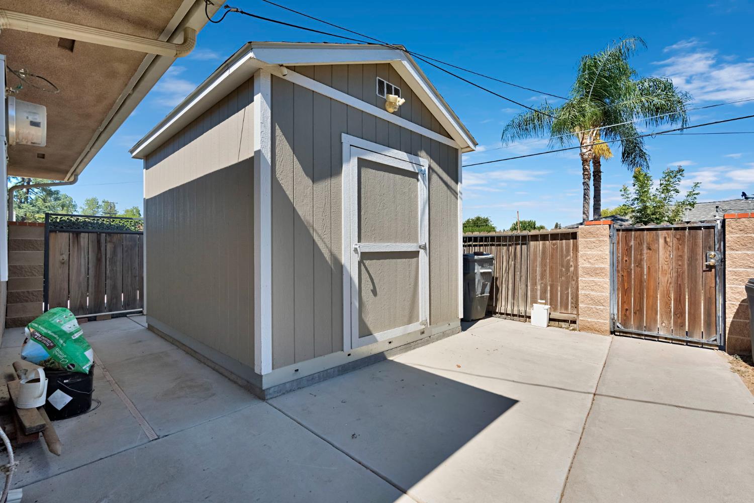 2020 W 3Rd St, Madera, CA 93637
