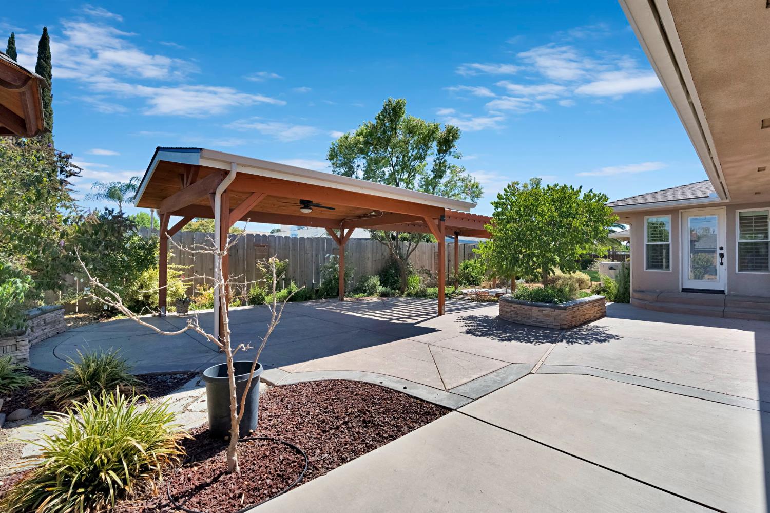 2020 W 3Rd St, Madera, CA 93637