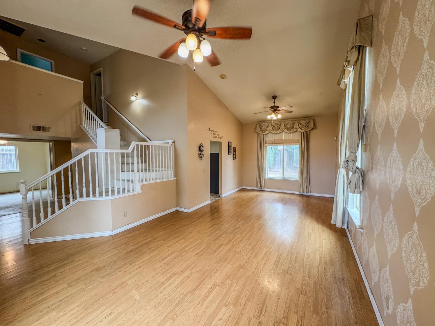 5542 W Willis Ave, Fresno, CA 93722
