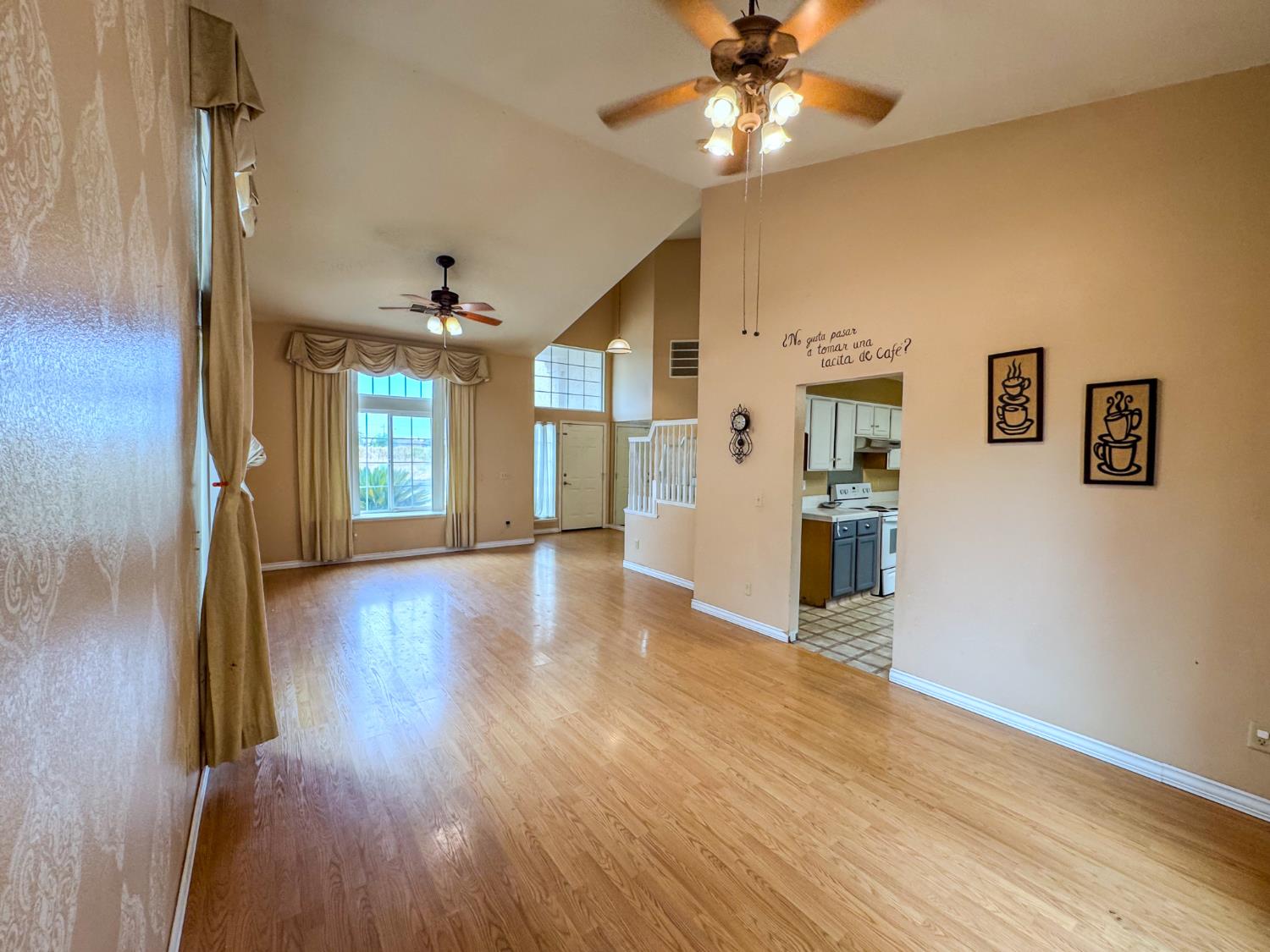 5542 W Willis Ave, Fresno, CA 93722