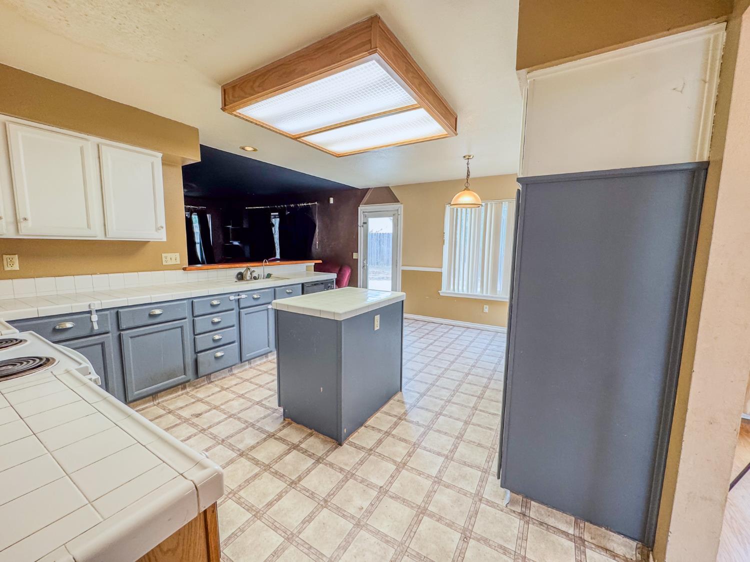 5542 W Willis Ave, Fresno, CA 93722