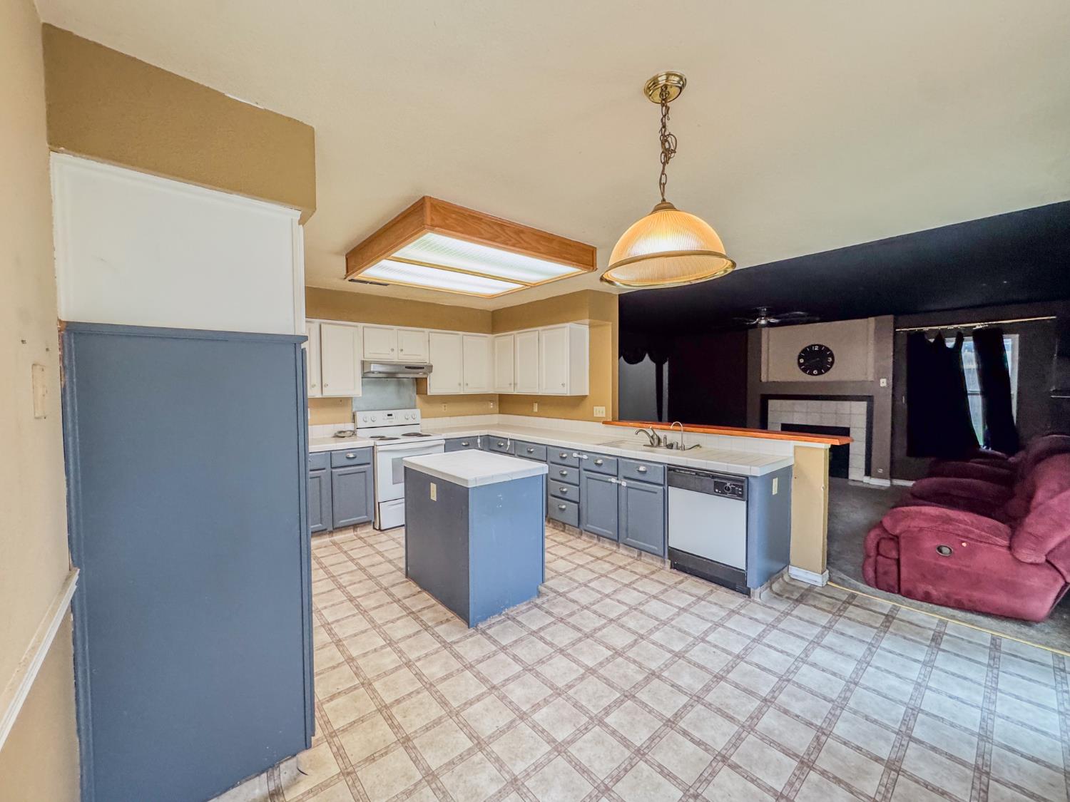 5542 W Willis Ave, Fresno, CA 93722