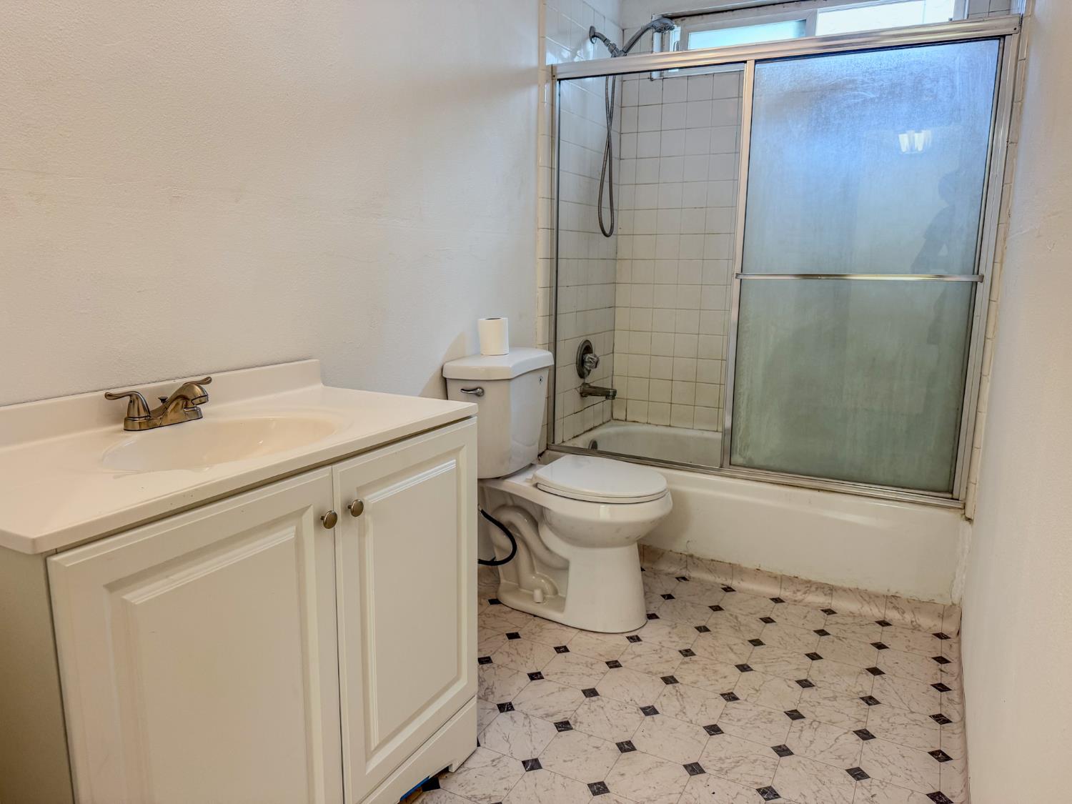 5542 W Willis Ave, Fresno, CA 93722