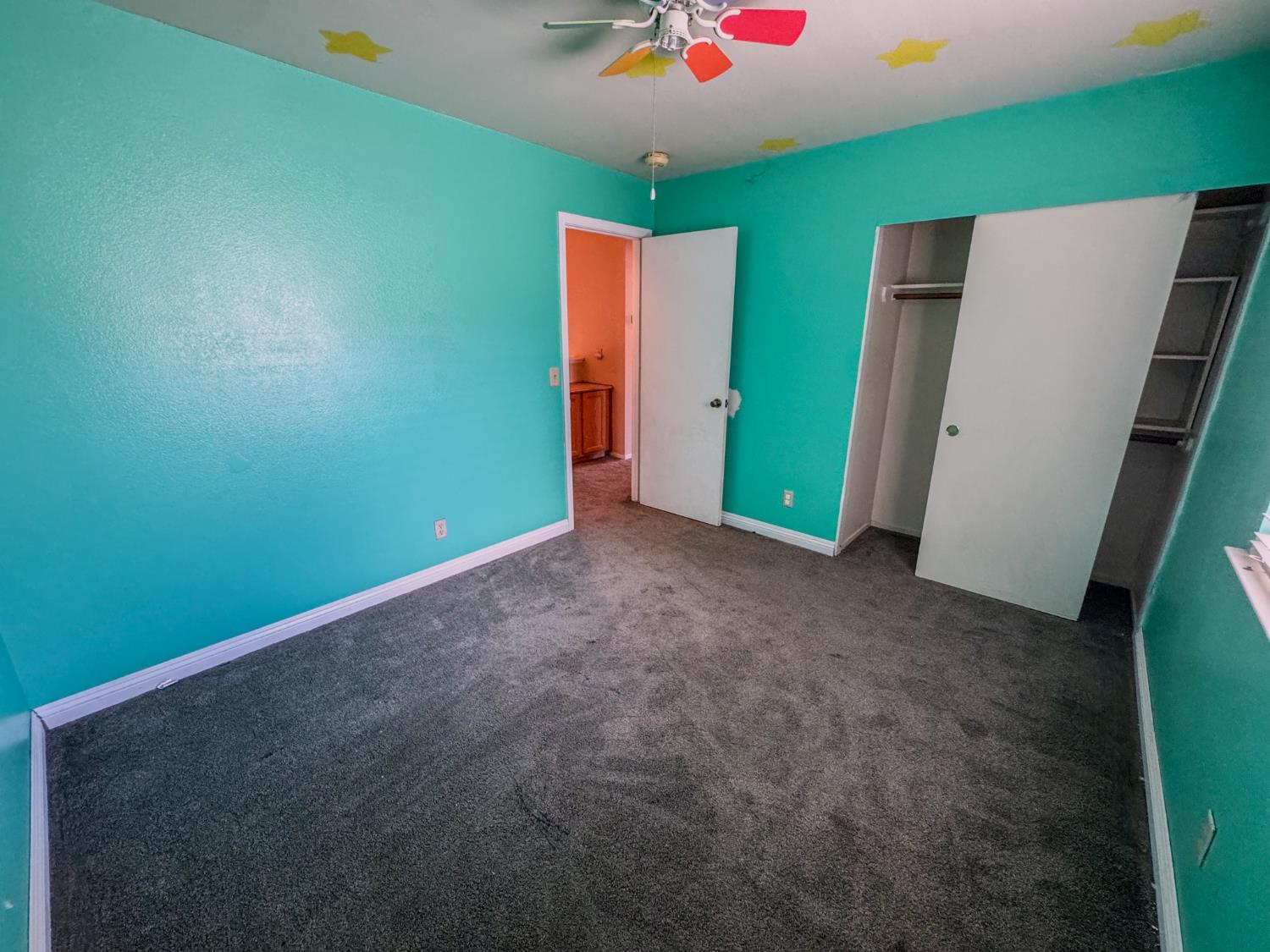 5542 W Willis Ave, Fresno, CA 93722