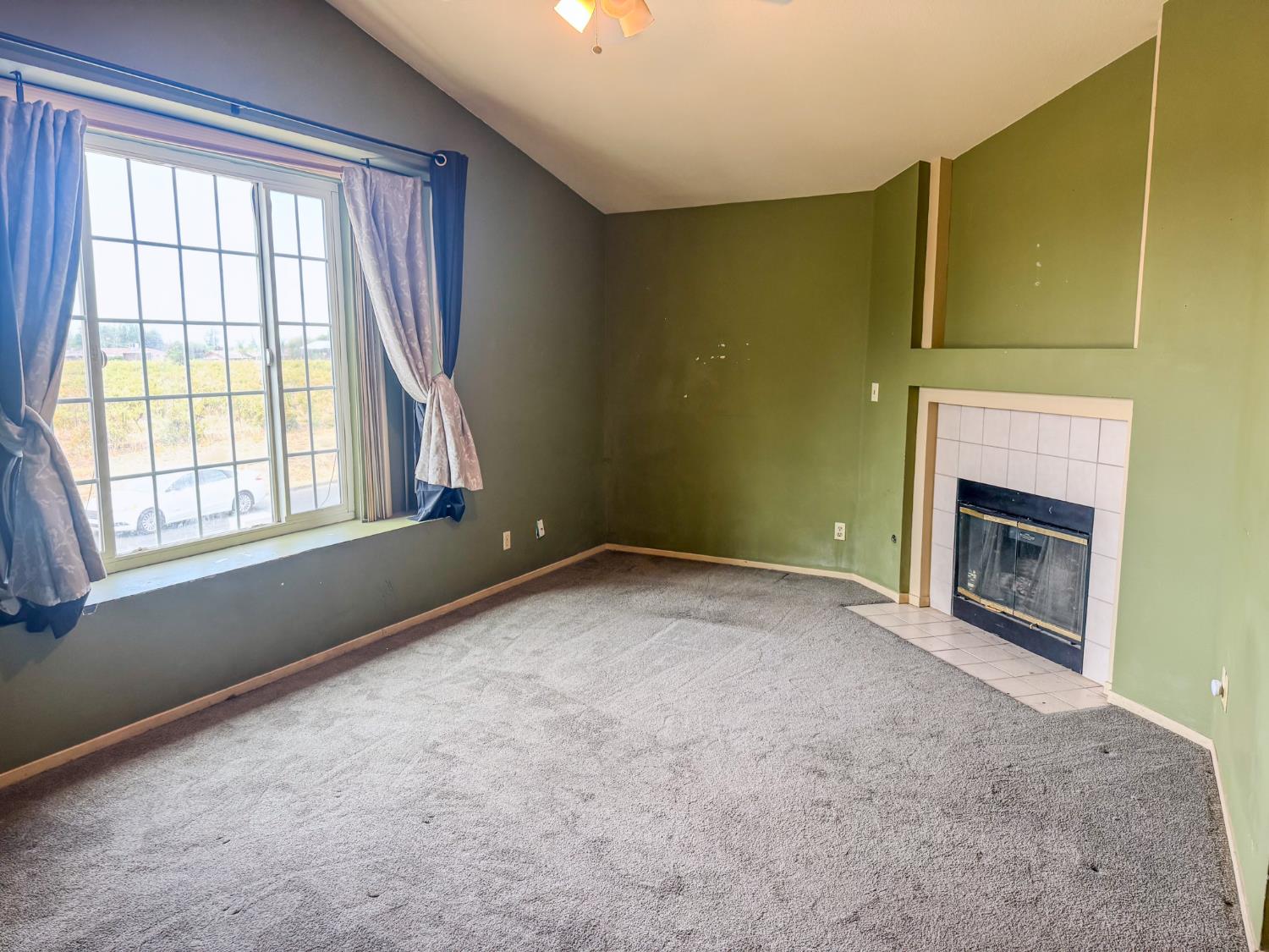 5542 W Willis Ave, Fresno, CA 93722