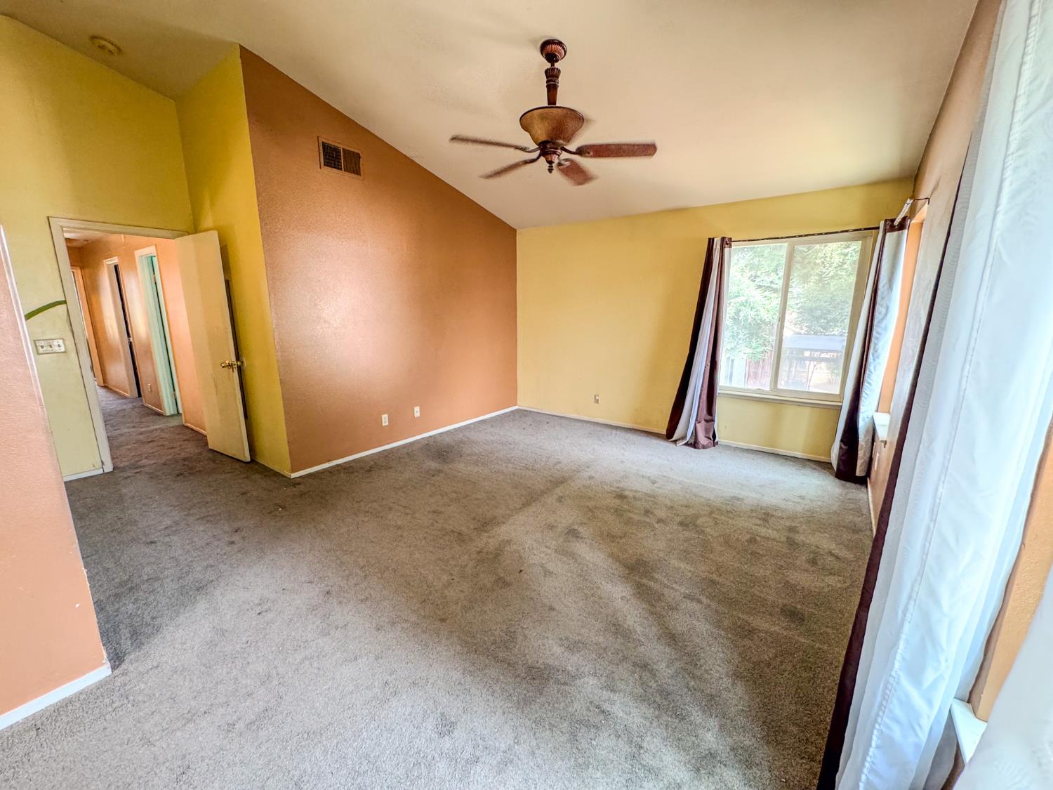 5542 W Willis Ave, Fresno, CA 93722