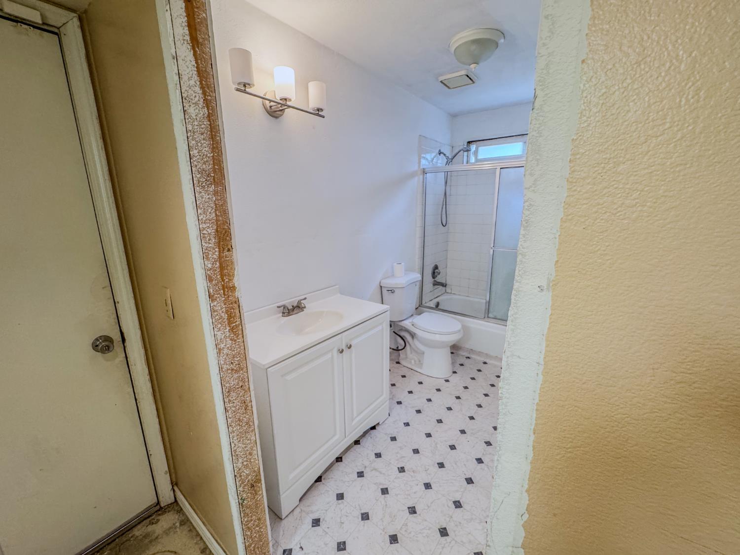 5542 W Willis Ave, Fresno, CA 93722