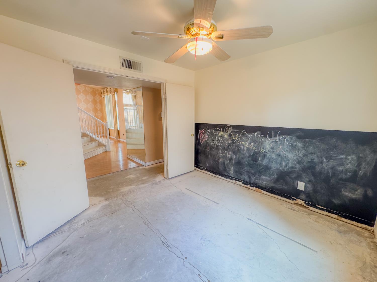5542 W Willis Ave, Fresno, CA 93722