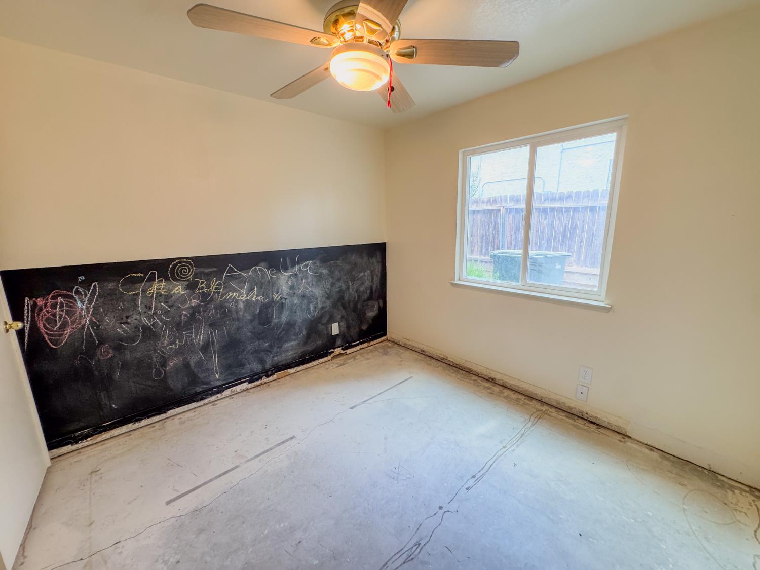 5542 W Willis Ave, Fresno, CA 93722