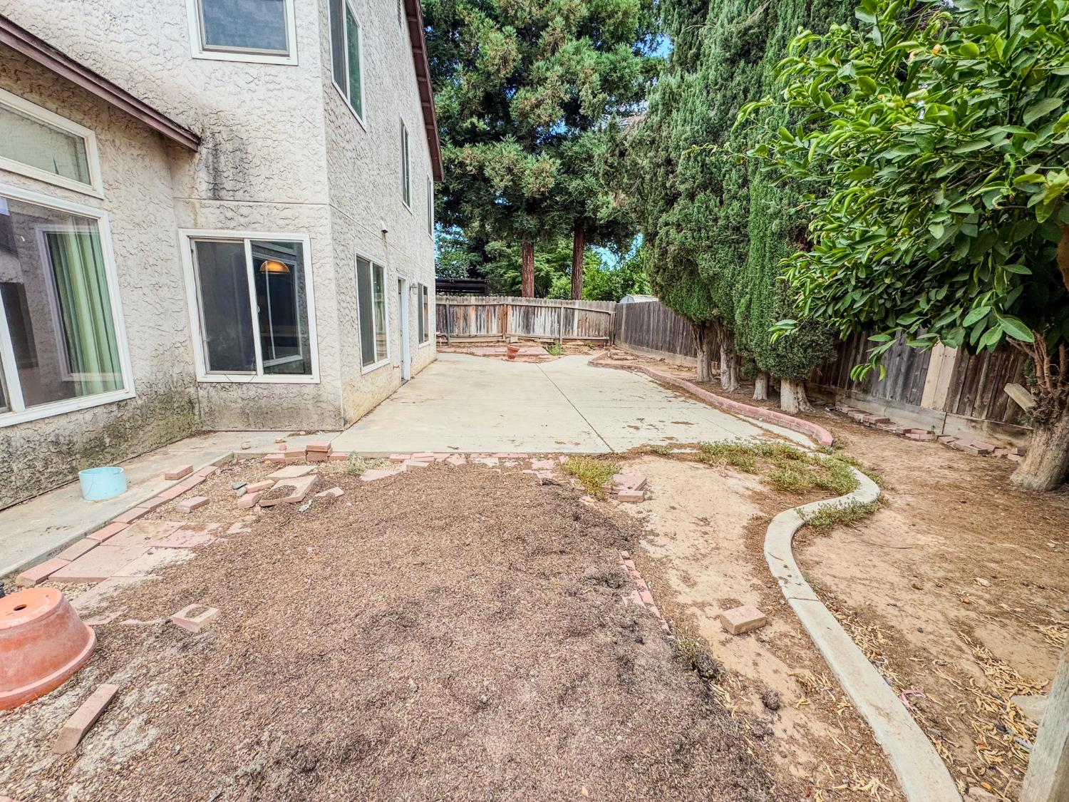 5542 W Willis Ave, Fresno, CA 93722