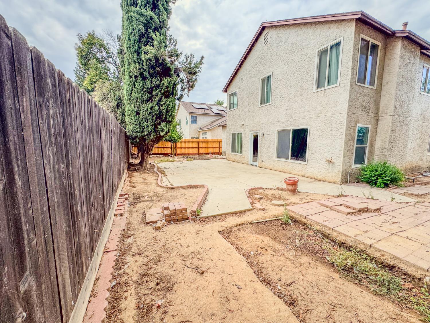 5542 W Willis Ave, Fresno, CA 93722