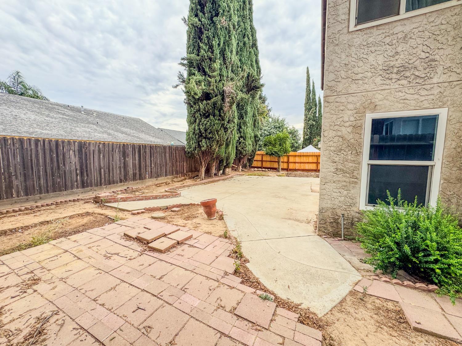 5542 W Willis Ave, Fresno, CA 93722