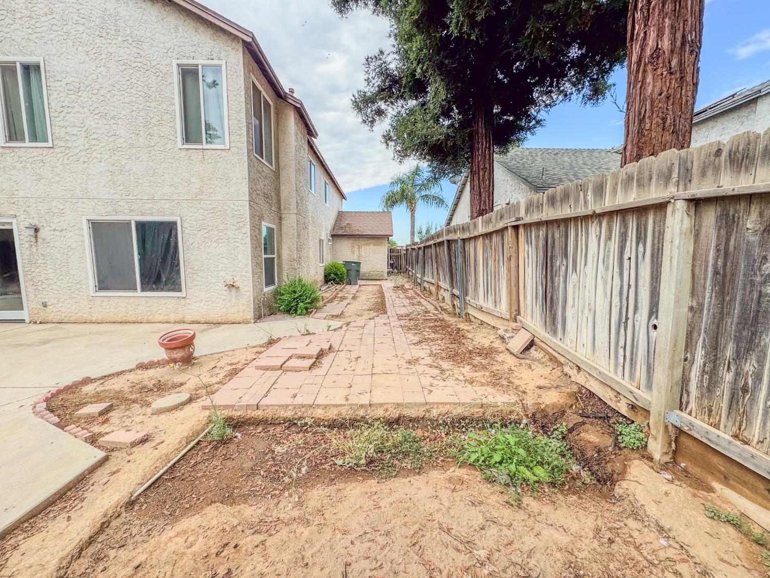 5542 W Willis Ave, Fresno, CA 93722
