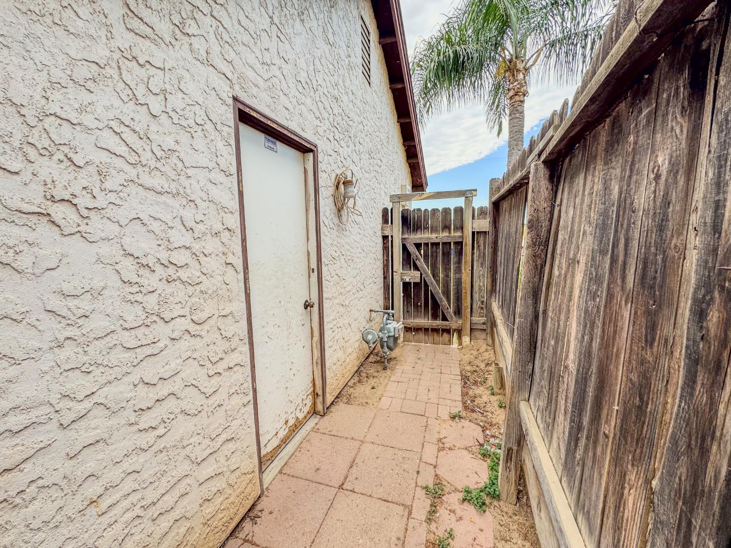 5542 W Willis Ave, Fresno, CA 93722