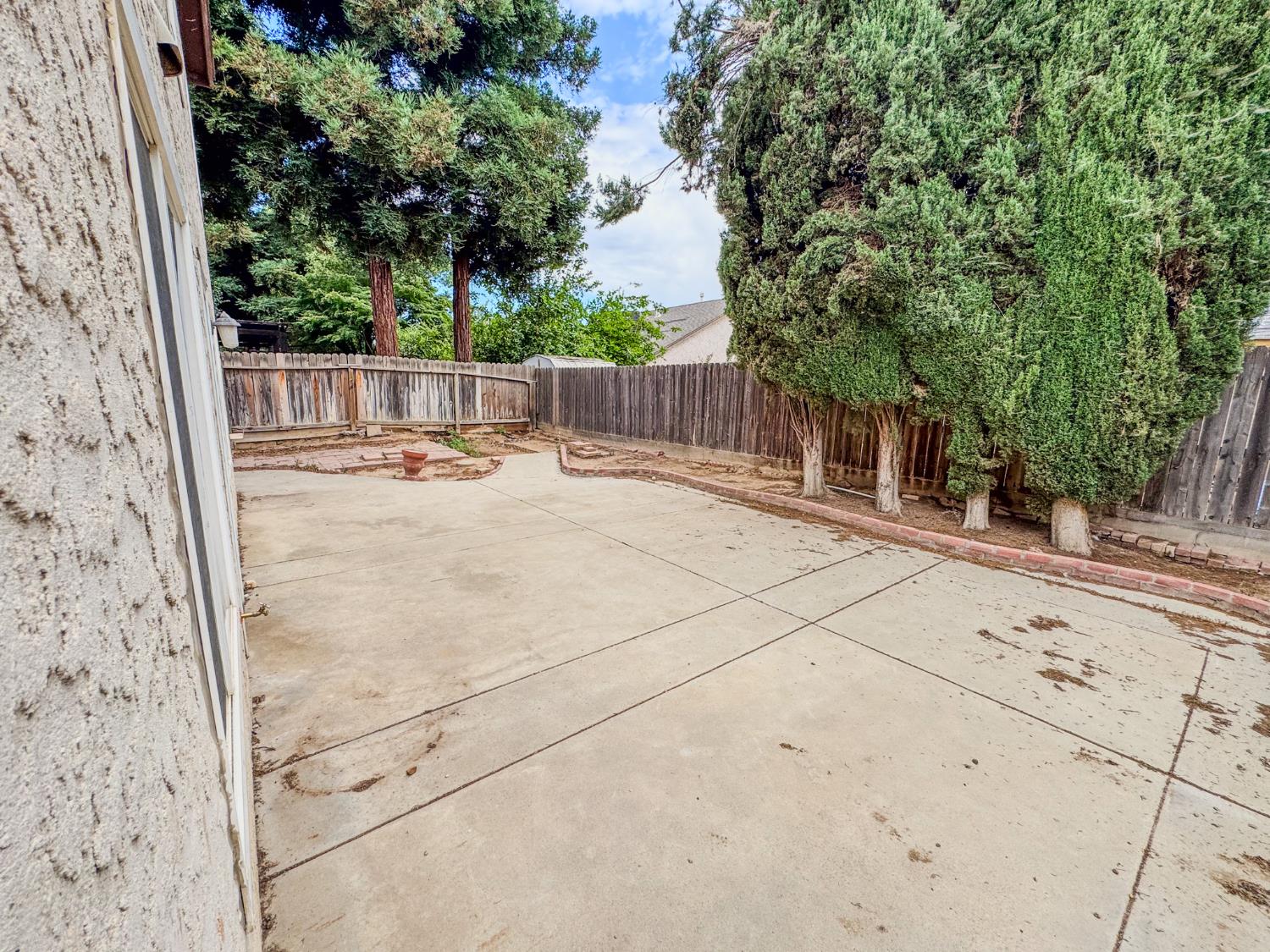 5542 W Willis Ave, Fresno, CA 93722
