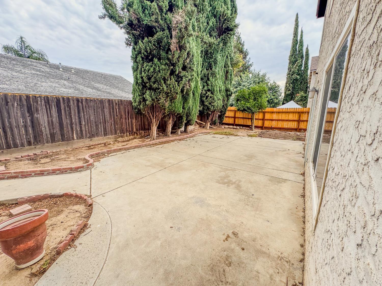 5542 W Willis Ave, Fresno, CA 93722