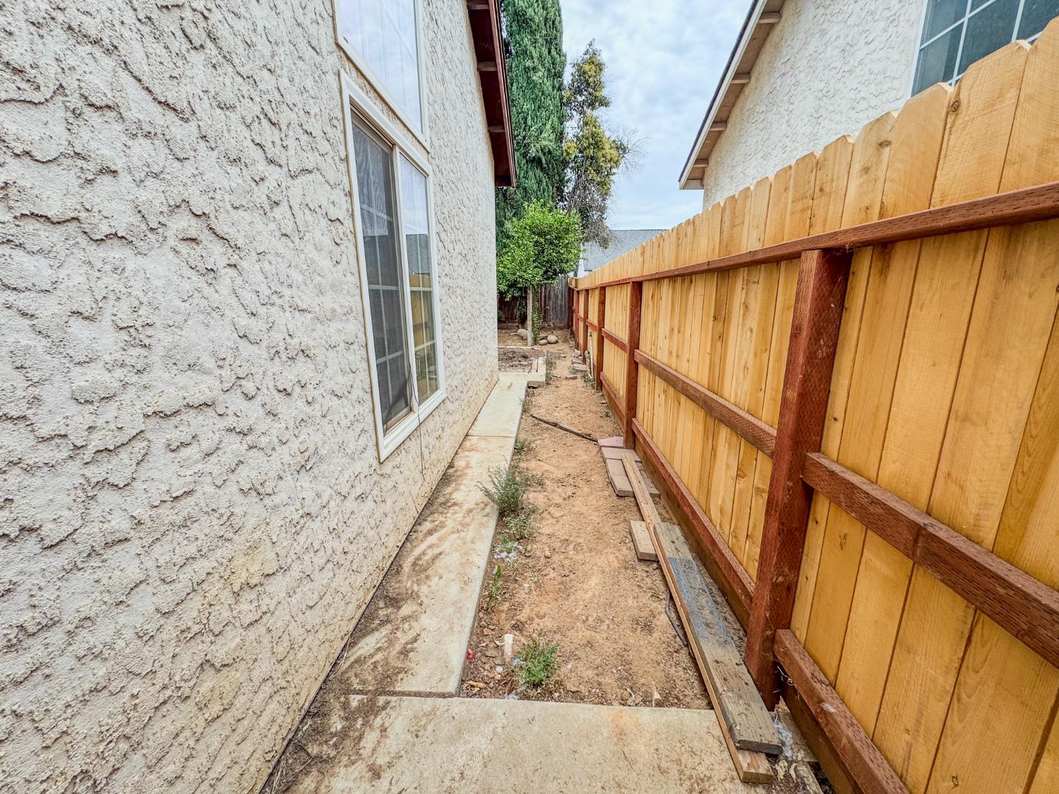 5542 W Willis Ave, Fresno, CA 93722