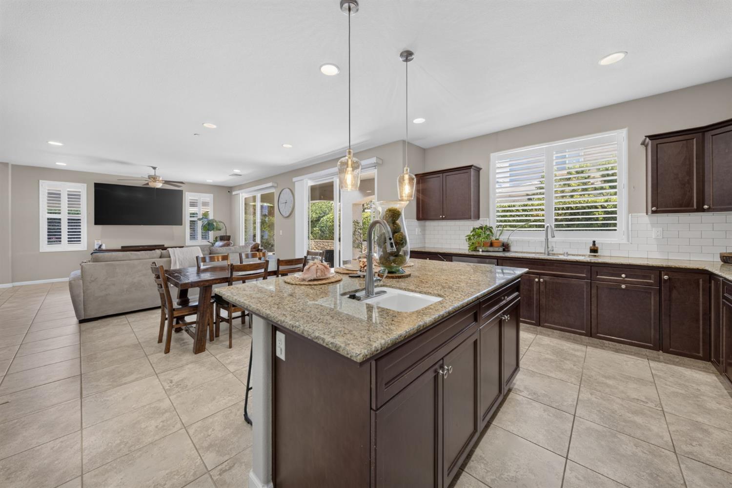 3435 Bellaire Ave, Clovis, CA 93619