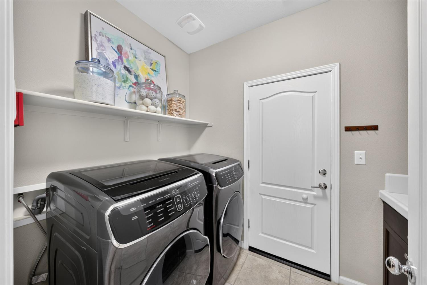 3435 Bellaire Ave, Clovis, CA 93619