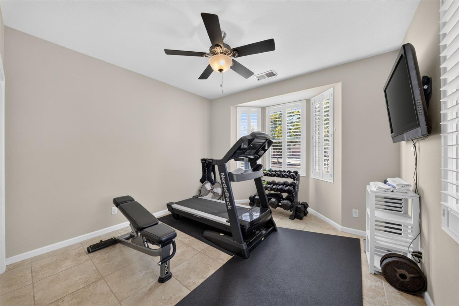 3435 Bellaire Ave, Clovis, CA 93619