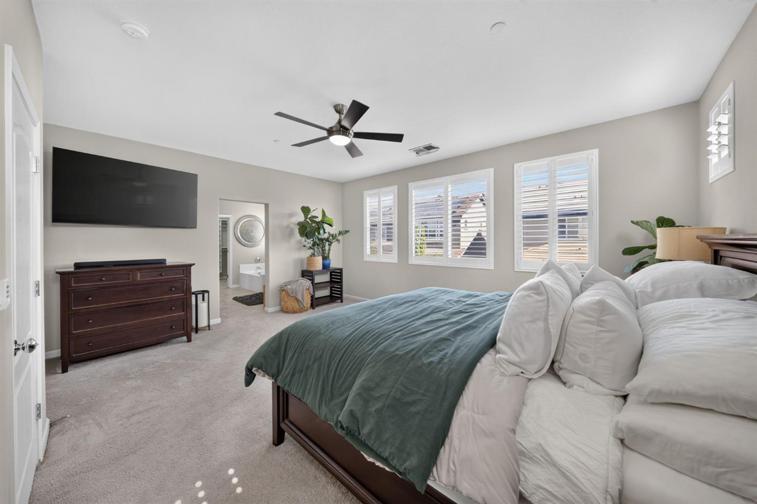 3435 Bellaire Ave, Clovis, CA 93619
