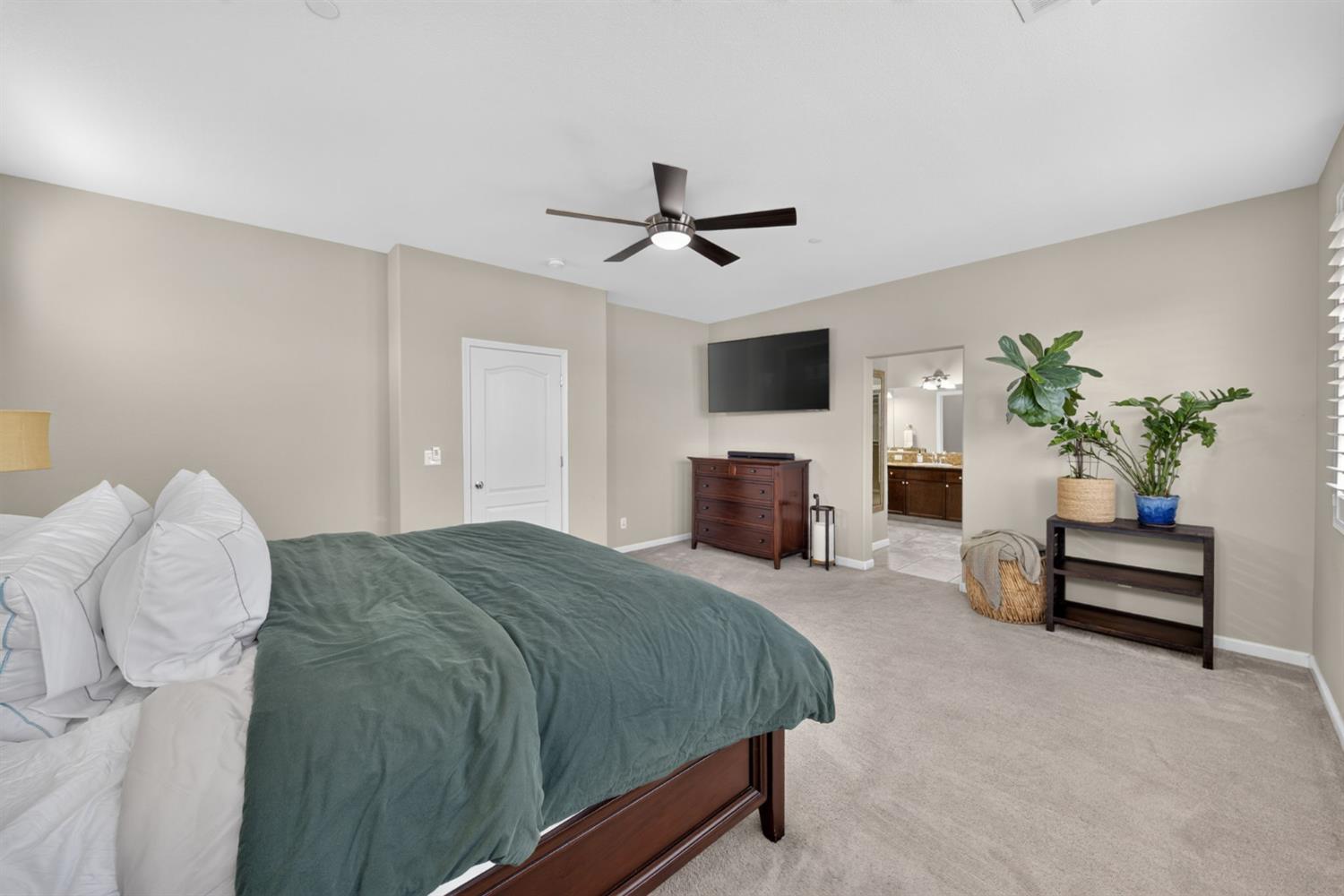 3435 Bellaire Ave, Clovis, CA 93619