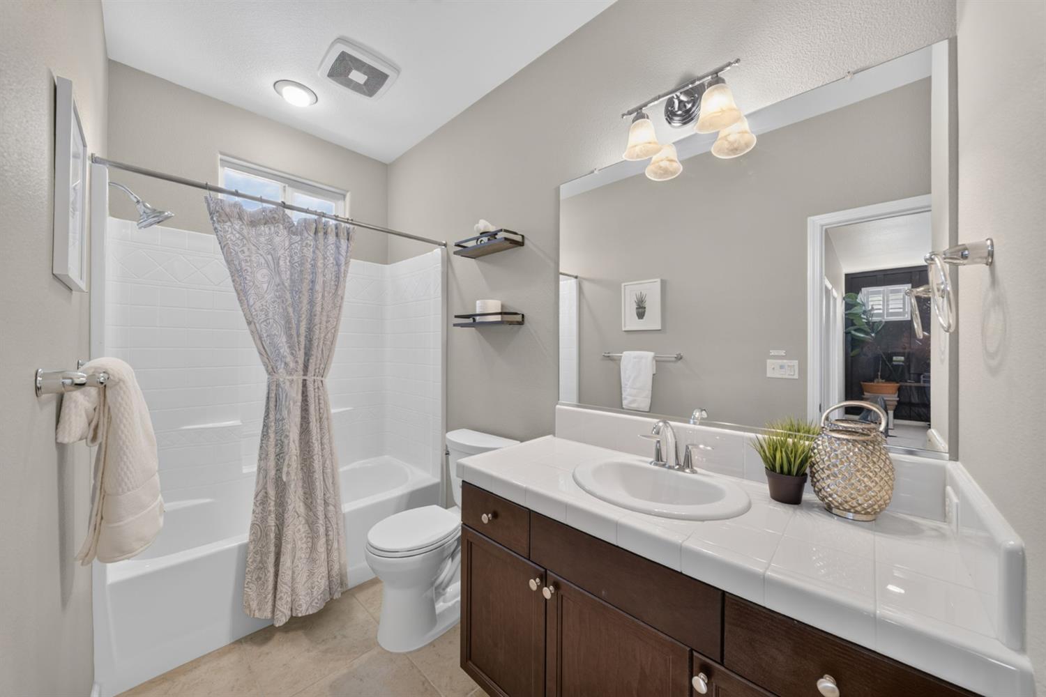 3435 Bellaire Ave, Clovis, CA 93619