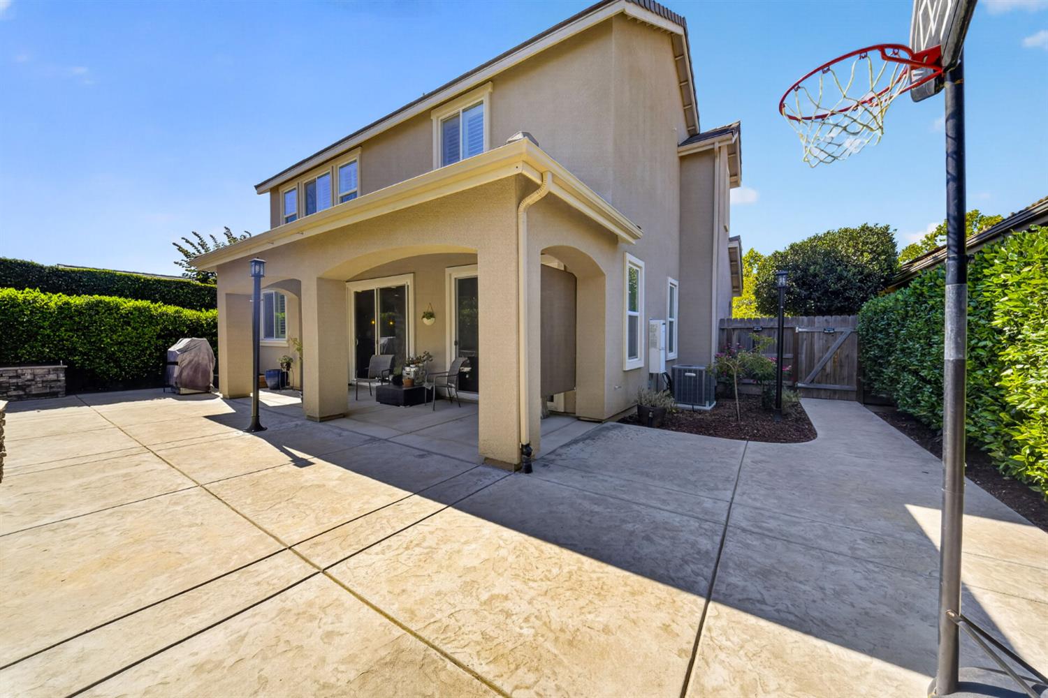 3435 Bellaire Ave, Clovis, CA 93619