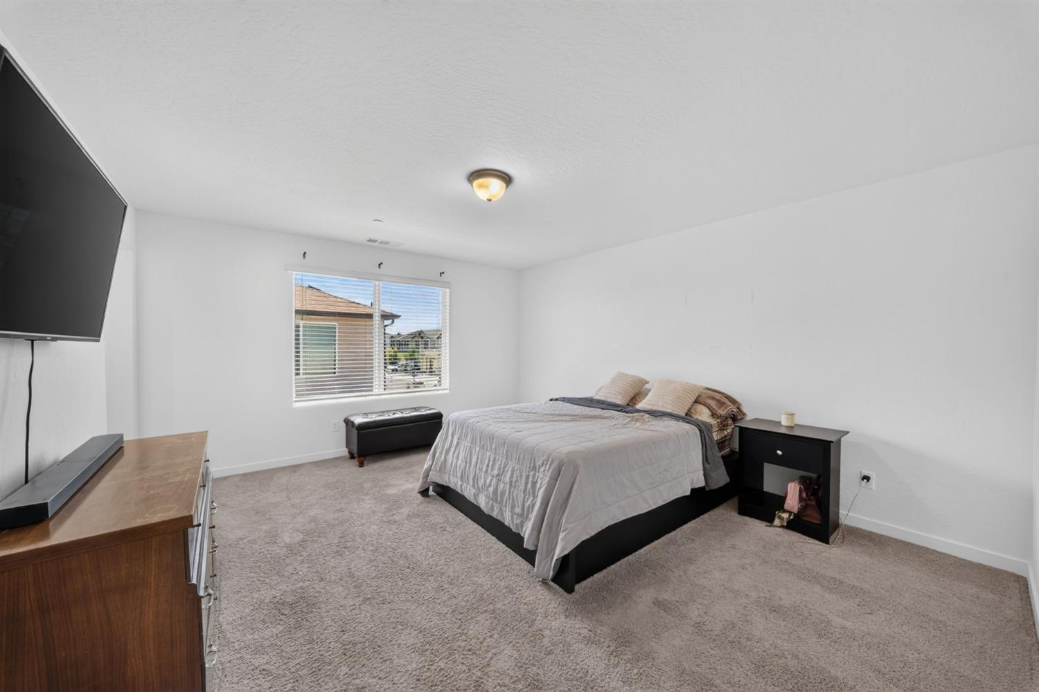 6137 W Richert Ave, Fresno, CA 93723